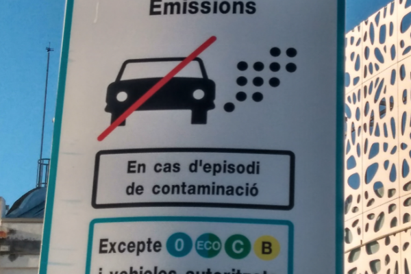 Document de compromisos de les administracions Ajuntament de Barcelona, AMB i Generalitat de Catalunya referent a la situació del sector del transport en vehicles pesants a la Zona de Baixes Emissions BCN rondes.